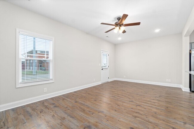 Photo - Pet Friendly Three Bedroom!