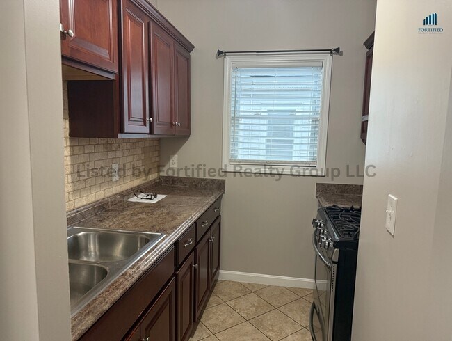 Building Photo - 1232 N Main St Unit #3