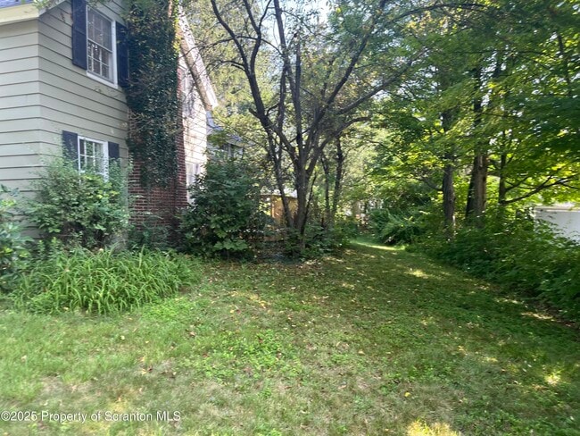 Photo - 321 Maple St