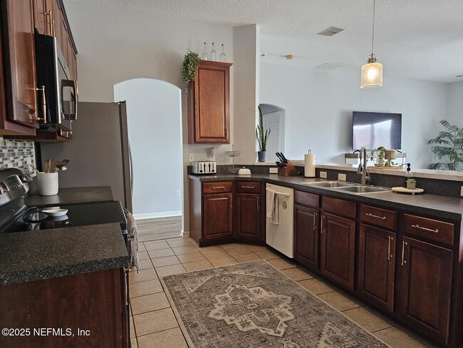 Photo - 3728 Southbank Cir