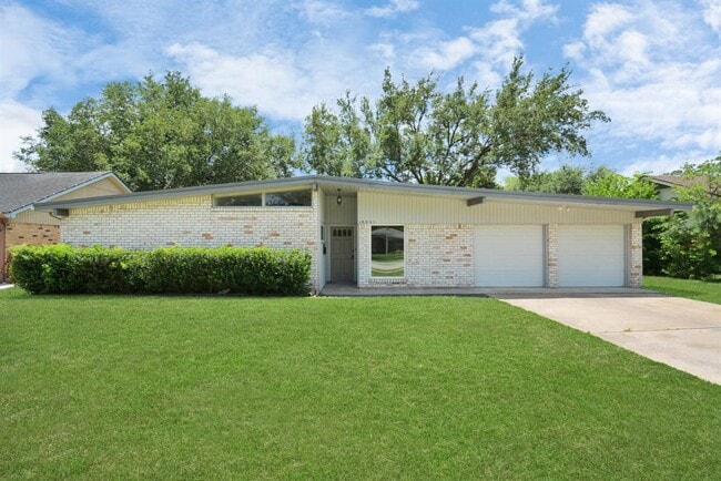 Photo - 10951 Shadow Wood Dr House