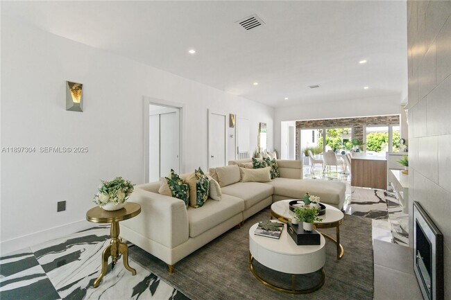 Photo - 1544 Michigan Ave