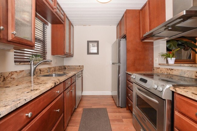 Building Photo - 2050 Oleander Blvd Unit 2202