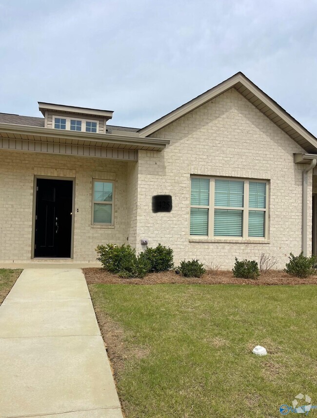Building Photo - 425 Ronnie Drive SE Rental