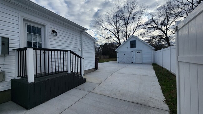 Photo - 809 Providence Rd