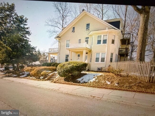 Photo - 2310 Sulgrave Ave