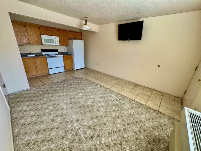 Sala de estar y cocina - 100 Pulsipher Ln Unidad 4201