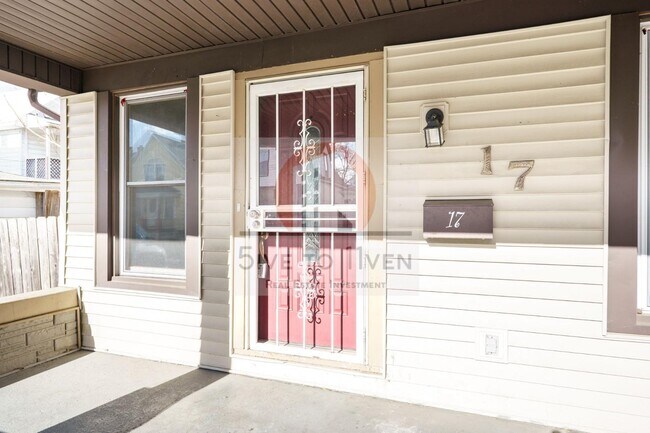 Photo - 17 Lucerne Ave