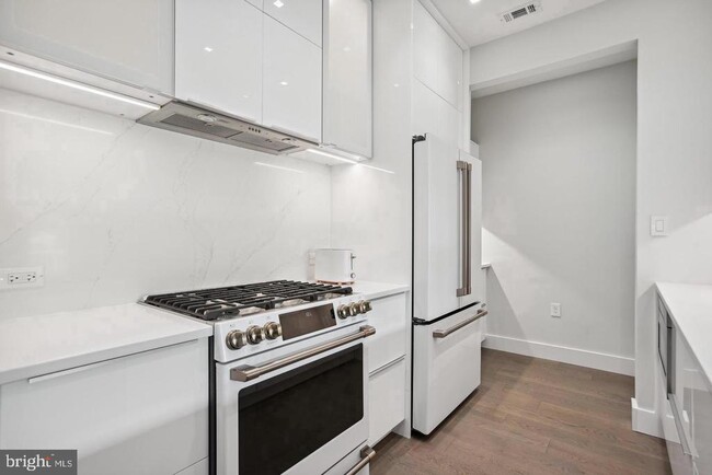 Building Photo - 501 Sunset Terrace Unit 104 Rental