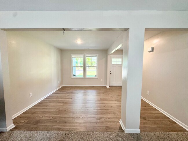 Photo - 211 W Railroad St
