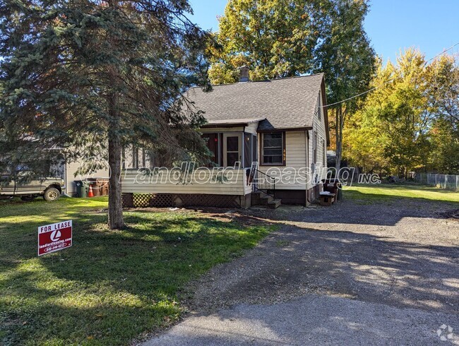 Building Photo - Cozy 2-Bedroom Home on a Beautiful Lot in ...