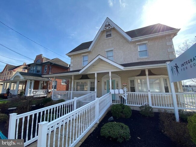 Building Photo - 478 E Main St