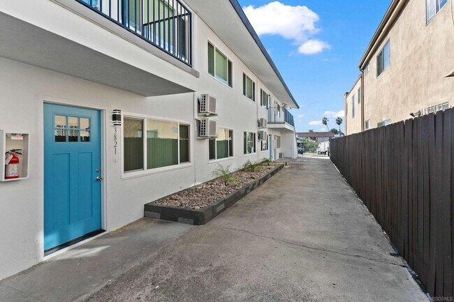 Building Photo - 3821 Marlborough Ave