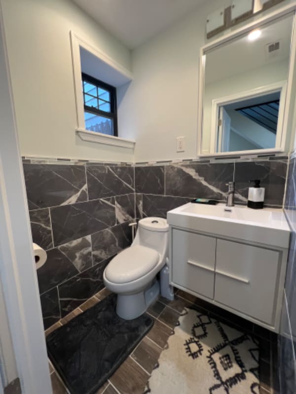 Photo - 2055 Mountain St