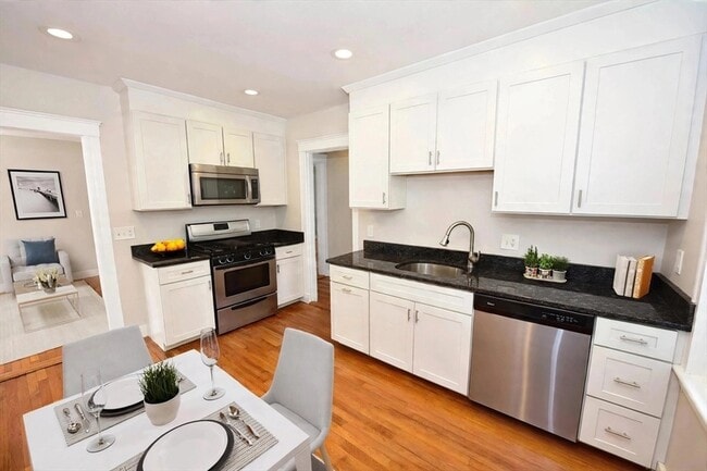 Building Photo - 9 Bailey St Unit 3