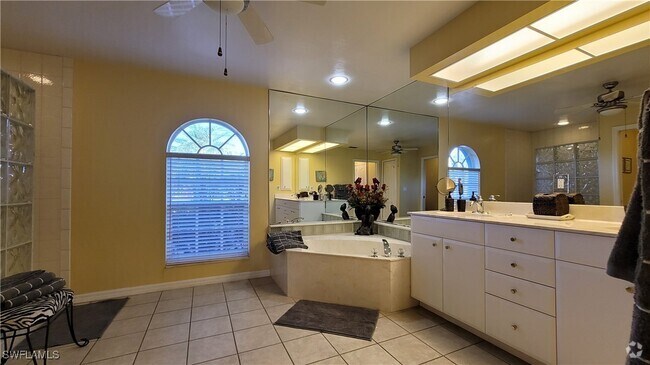 Building Photo - 2720 SW 51st St Rental