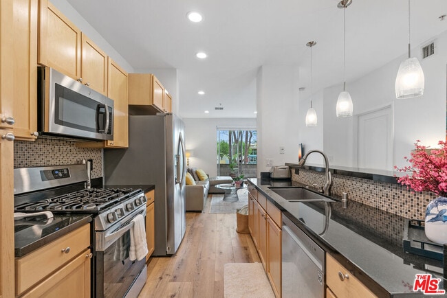 Building Photo - 6400 Crescent Prk E Unit 113