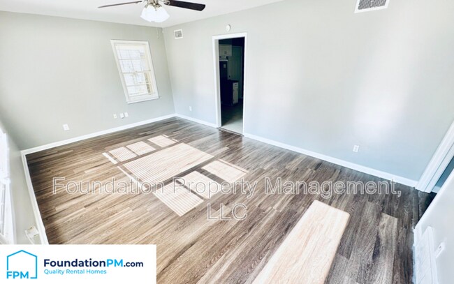 Photo - 3405 Hallbrook St