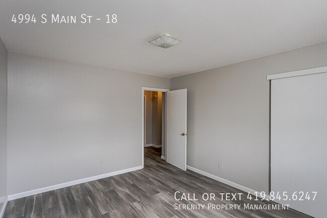 Photo - 4994 Main St