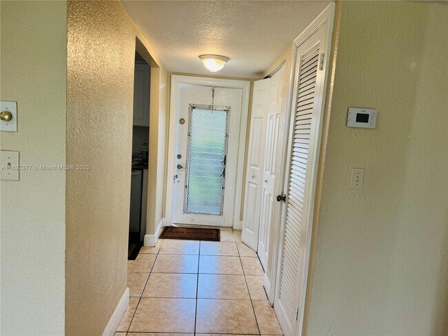 Photo - 8110 Sunrise Lakes Blvd Unidad 109