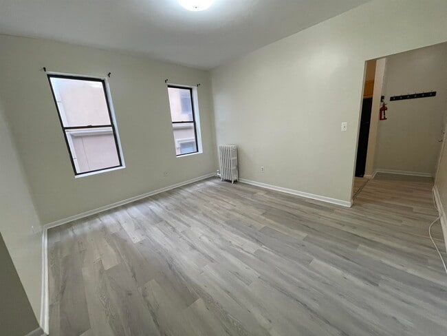 Photo - 9015 Bergenwood Ave Unidad #7