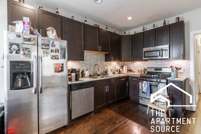 Building Photo - 2660 N Ashland Ave Unit 2