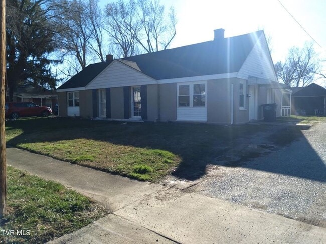 Building Photo - 416 Cherokee Village Dr