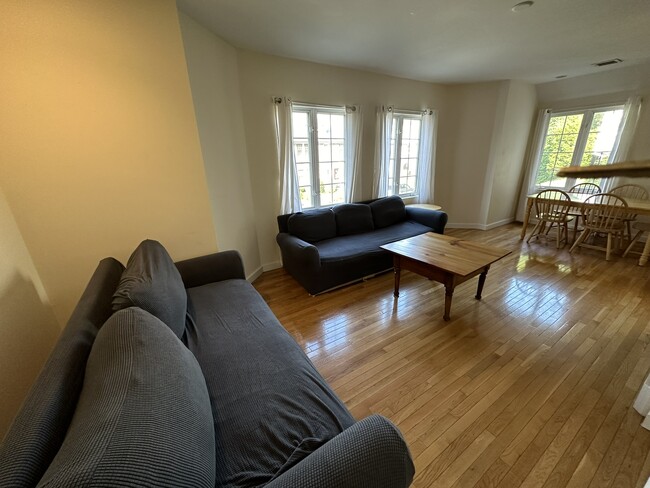 Photo - 21 Radnor Rd