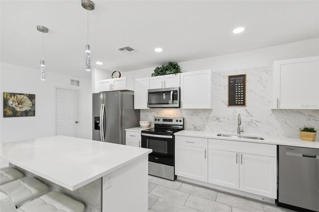 Photo - Beautifully Remodeled 4-bedroom, 2-bathroom rental home in Sarasota
