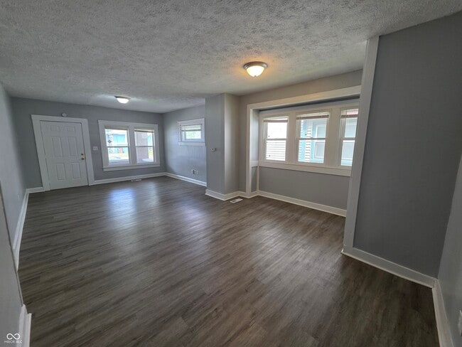 Photo - 557 N Dearborn St