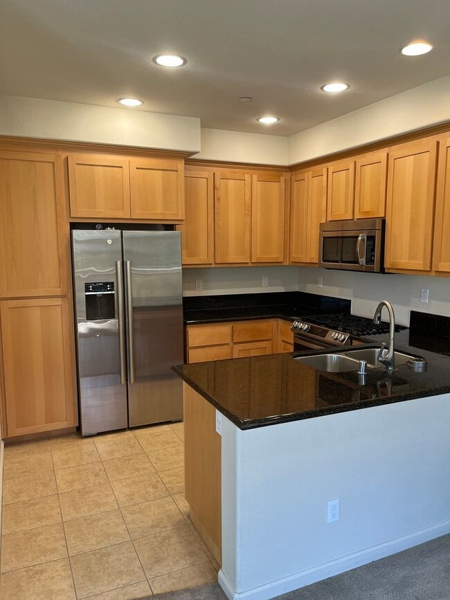 Building Photo - Stylish Willow Glen Townhome with Dual Master Suites, High Ceilings & Modern Upgrades!