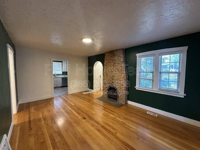 Photo - 146 E 200 N