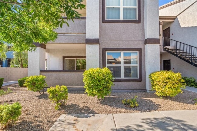 Photo - LOVELY & IMMACULATE CONDO LOCATED NEAR THE POOL PLUS HAS NEW PAINT, WOOD FLOORS, AND VIEWS OF THE... Unit 1105