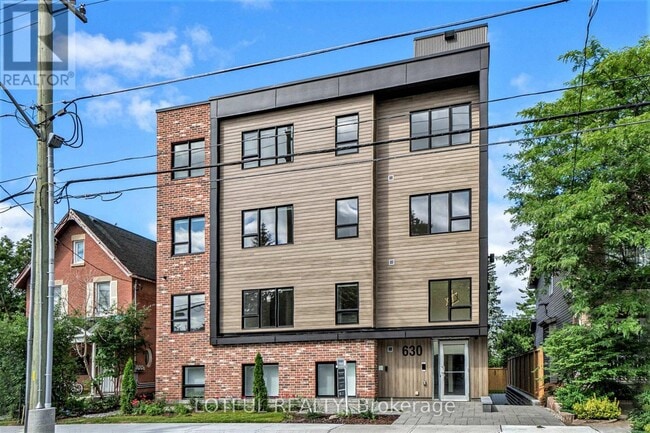 Photo - 630 Churchill Ave N