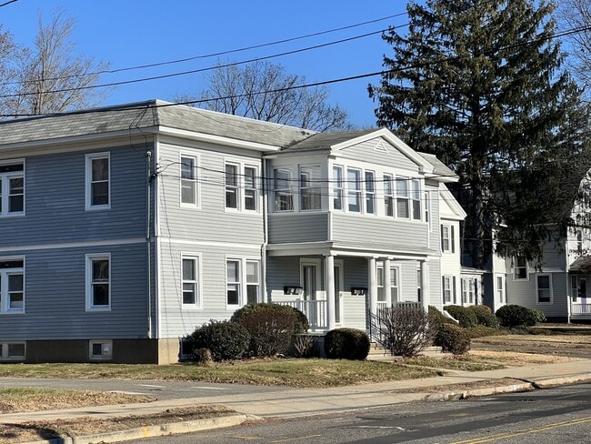 Cherry Street, walk to Train, Downtown. - 84 Cherry St Unit 84