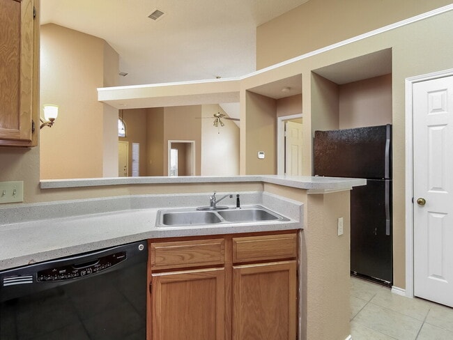 Photo - 913 Mossberg Ln