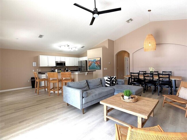 Photo - 353 Kensington Dr