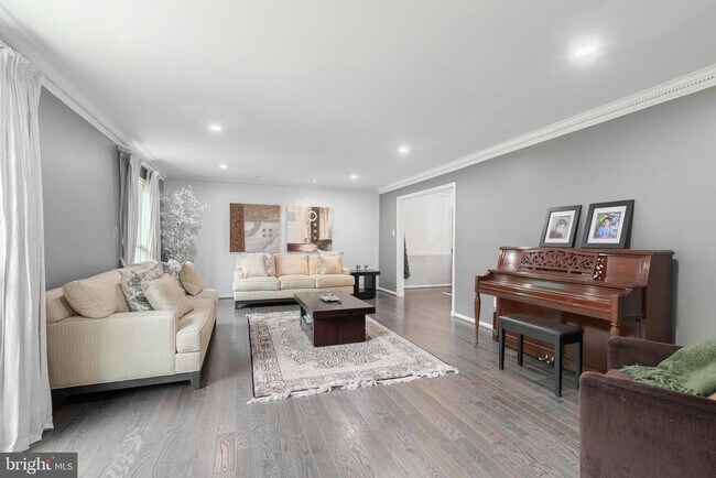Photo - 820 Ridge Dr