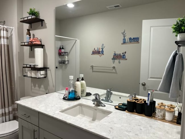 Photo - 926 Bradley St NE