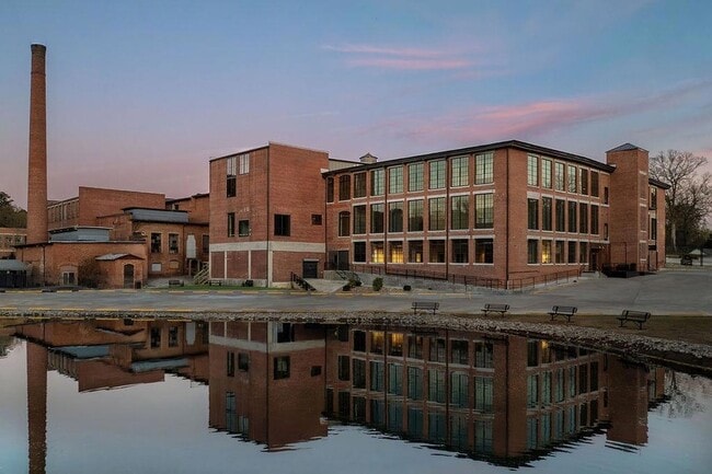 Building Photo - 200 Barrett St Unit 322