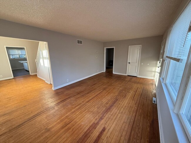Photo - Big Spacious Beautiful Single Family 4 bed...