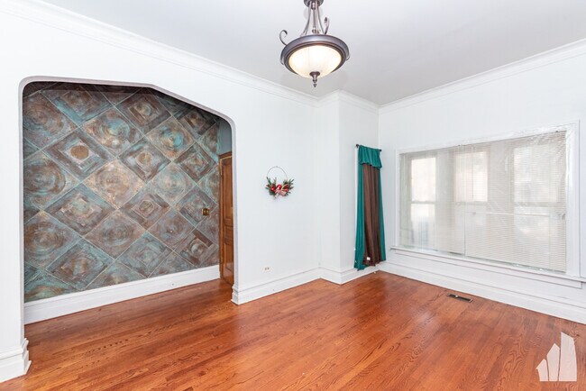 Photo - 1016 S Oakley Blvd Unit 1