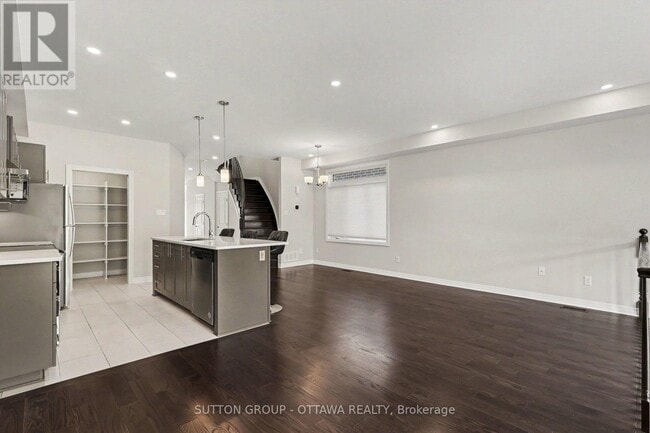 Photo - 329 Lysander Pl