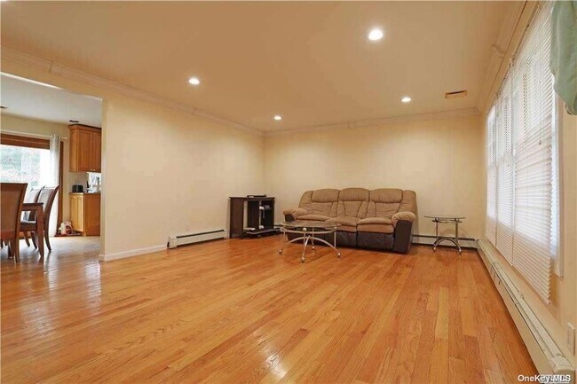 Photo - 4 Saywood Lane