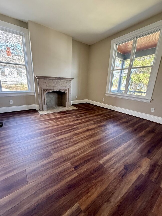 Photo - 415 Considine Ave