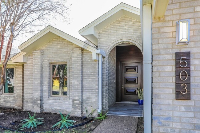 Photo - 503 Pine Sisken St
