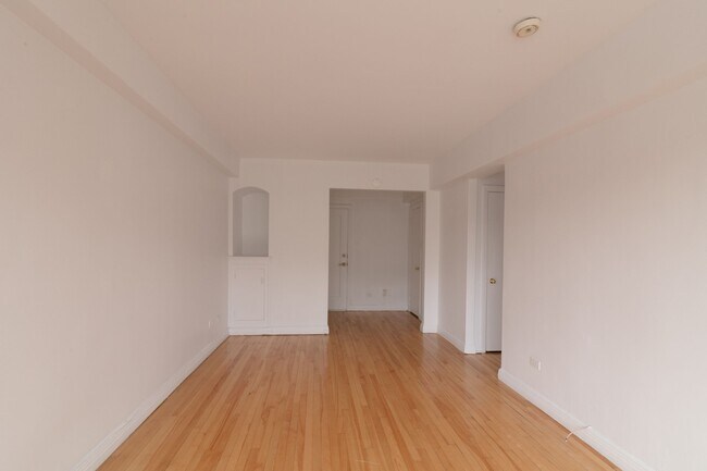 Building Photo - 10 Rosemount Unit 210