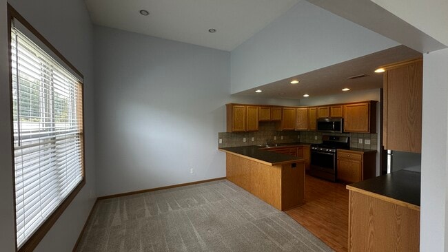 2472/2474 Millview