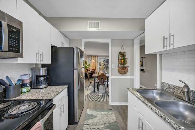148-Enclave 425 - Model - Kitchen (5)
