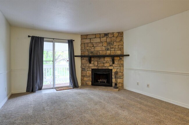 8555 S Fairmount Dr